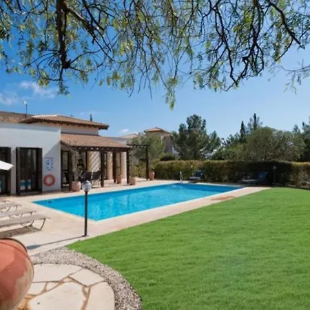 别墅 Imagine You And Your Family Renting This Charming Villa, Paphos 1155