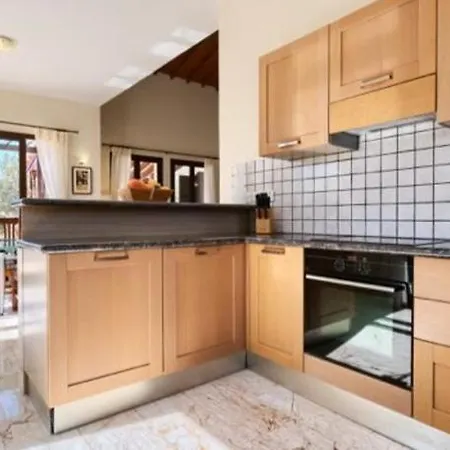 Imagine You And Your Family Renting This Charming Villa, Paphos 1155 库克里亚