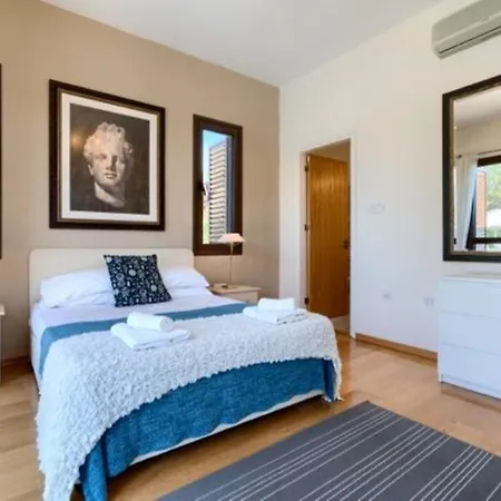 别墅 Imagine You And Your Family Renting This Charming Villa, Paphos 1155