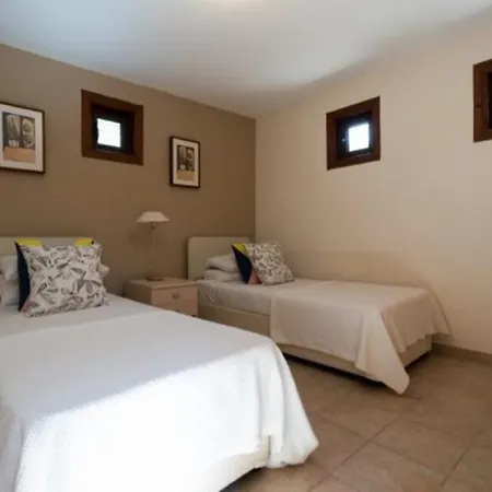 Imagine You And Your Family Renting This Charming Villa, Paphos 1155 *