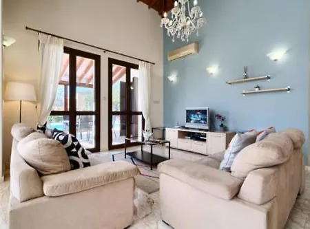 Villa Imagine You And Your Family Renting This Charming Villa, Paphos 1155 *