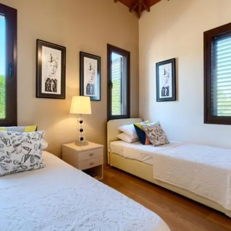 Villa Imagine You And Your Family Renting This Charming Villa, Paphos 1155 *